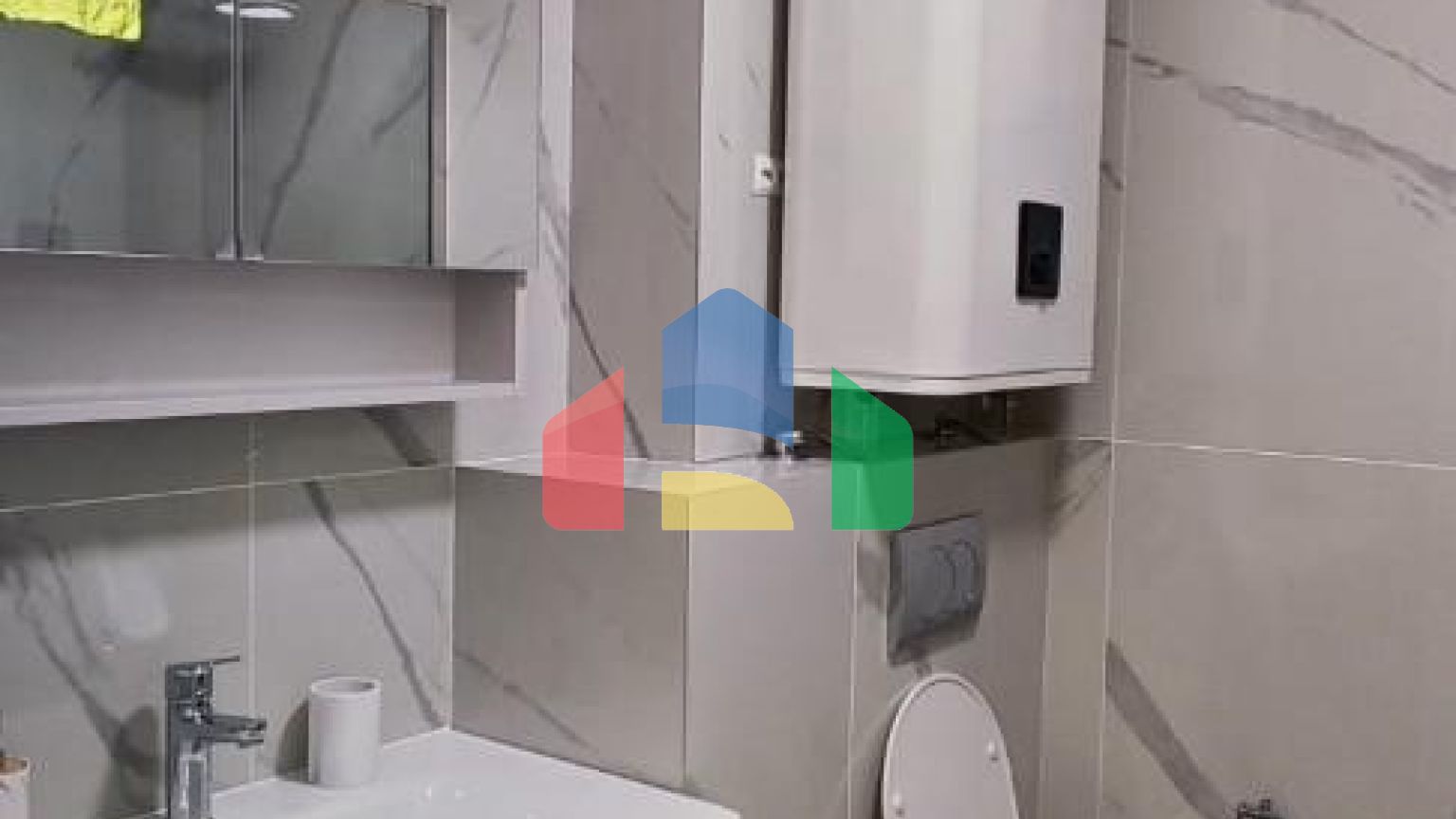 Продаётся квартира-студия в новом современном жилом комплексе с бассейном.