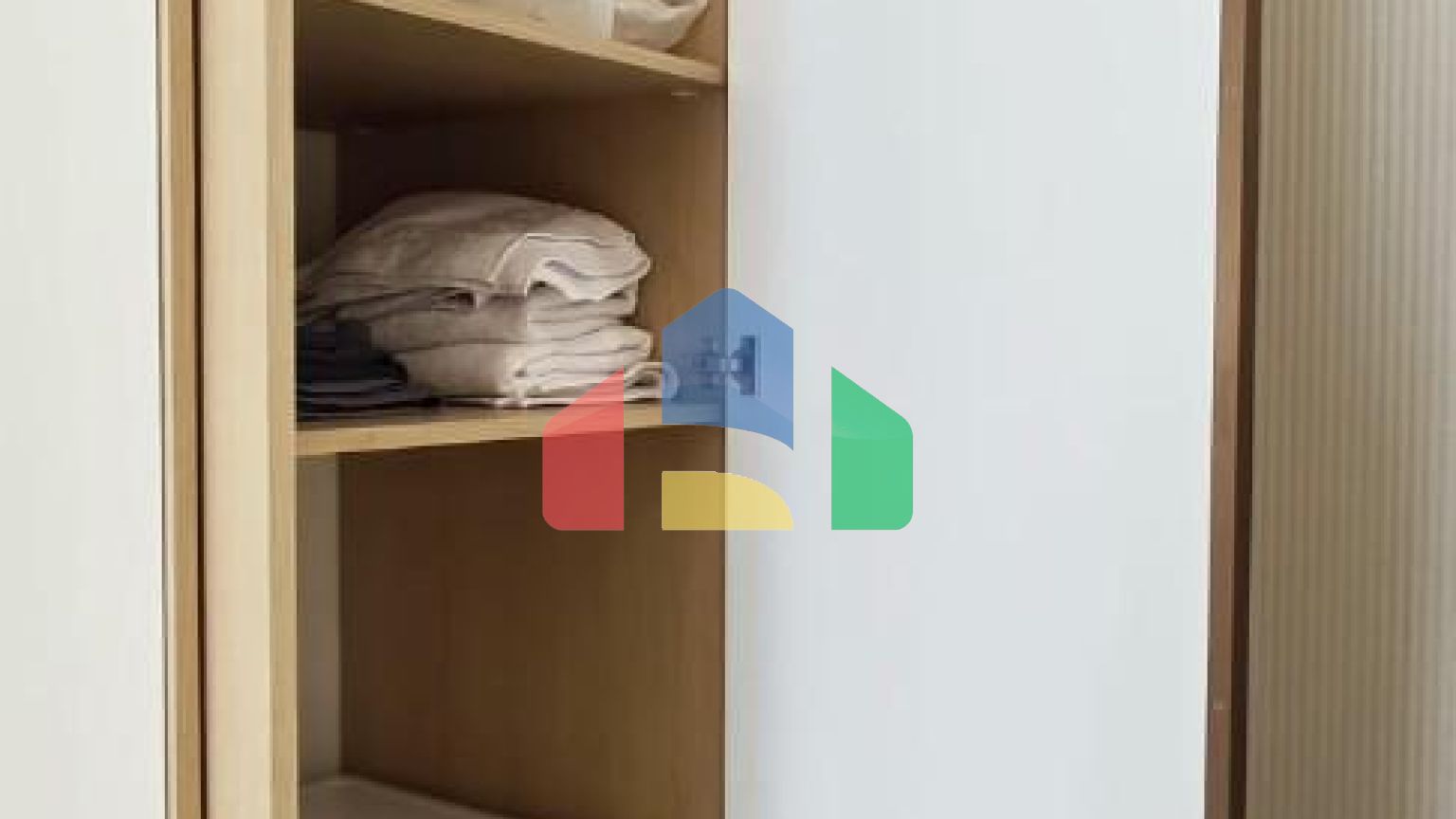 Продаётся квартира-студия в новом современном жилом комплексе с бассейном.