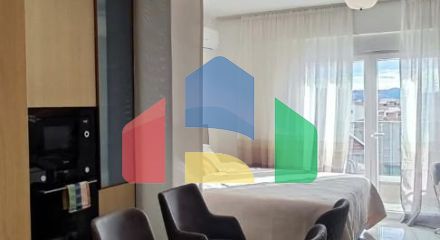 Продаётся квартира-студия в новом современном жилом комплексе с бассейном.