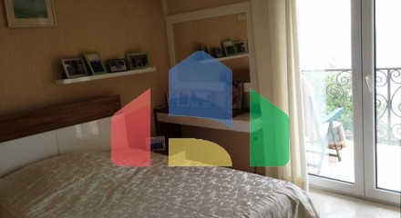 House in Bar with sea view