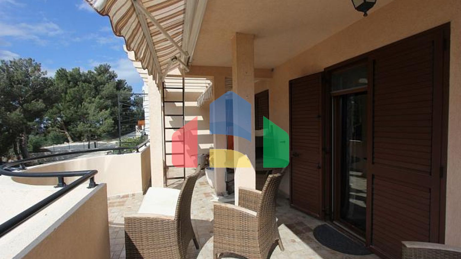 Вилла с видом на море и горы в Баре