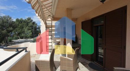 Вилла с видом на море и горы в Баре