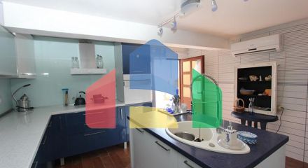 Вилла с видом на море и горы в Баре