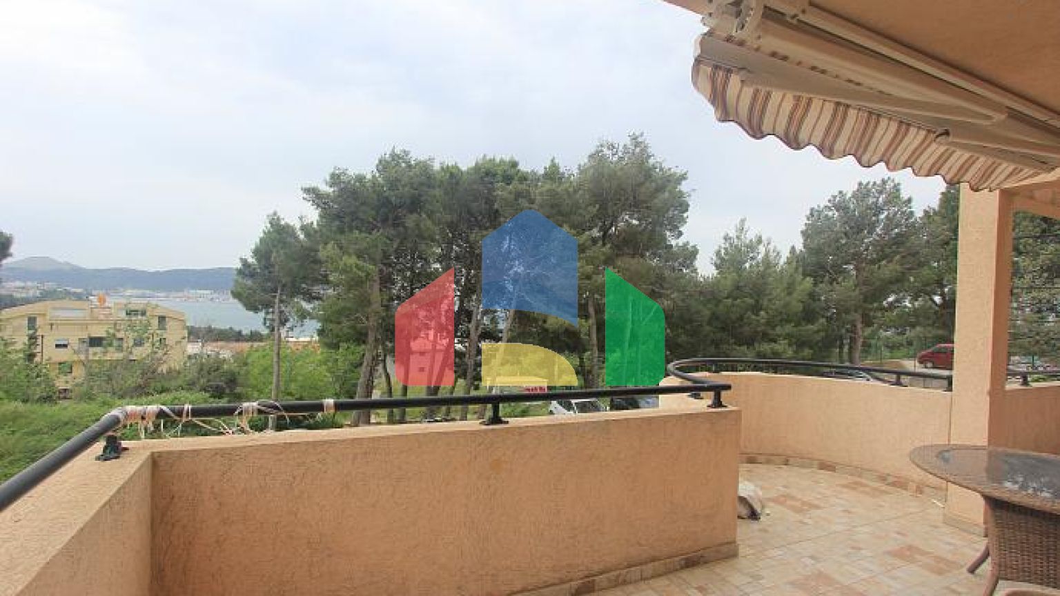 Вилла с видом на море и горы в Баре