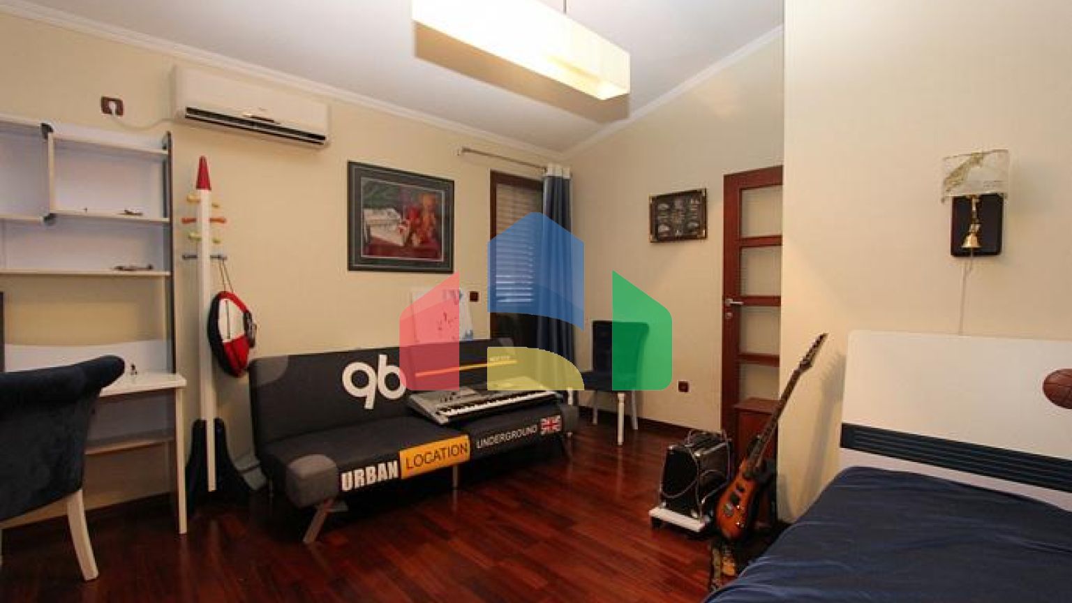 Вилла с видом на море и горы в Баре