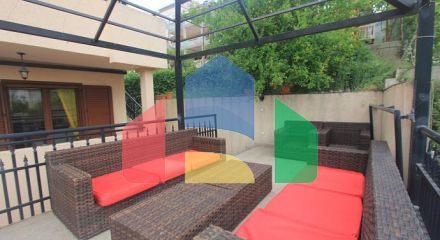 Вилла с видом на море и горы в Баре