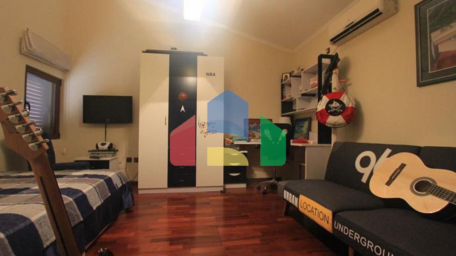 Вилла с видом на море и горы в Баре