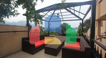 Вилла с видом на море и горы в Баре