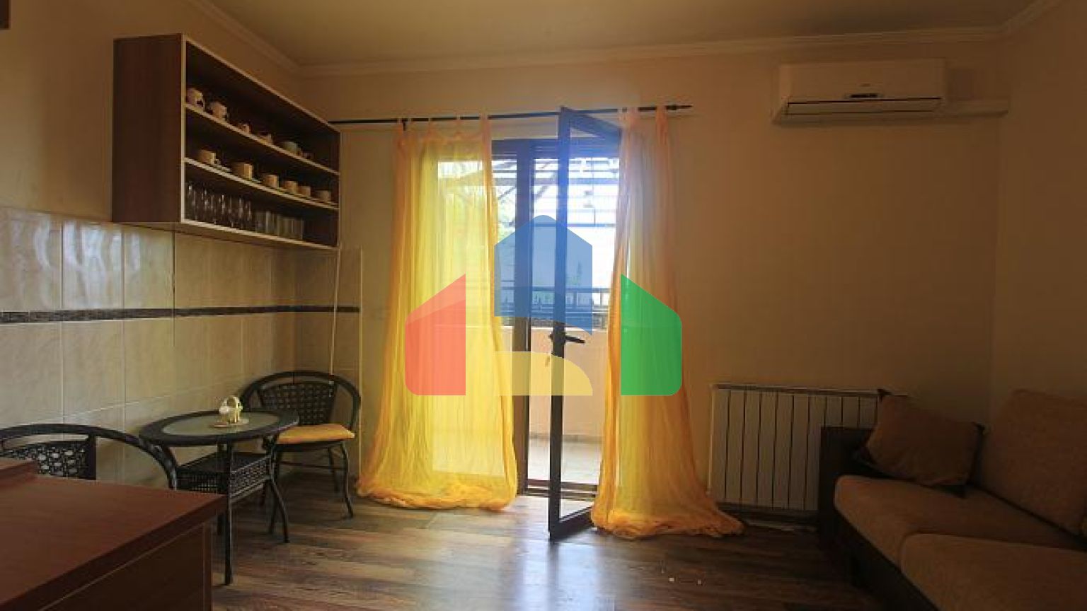 Вилла с видом на море и горы в Баре