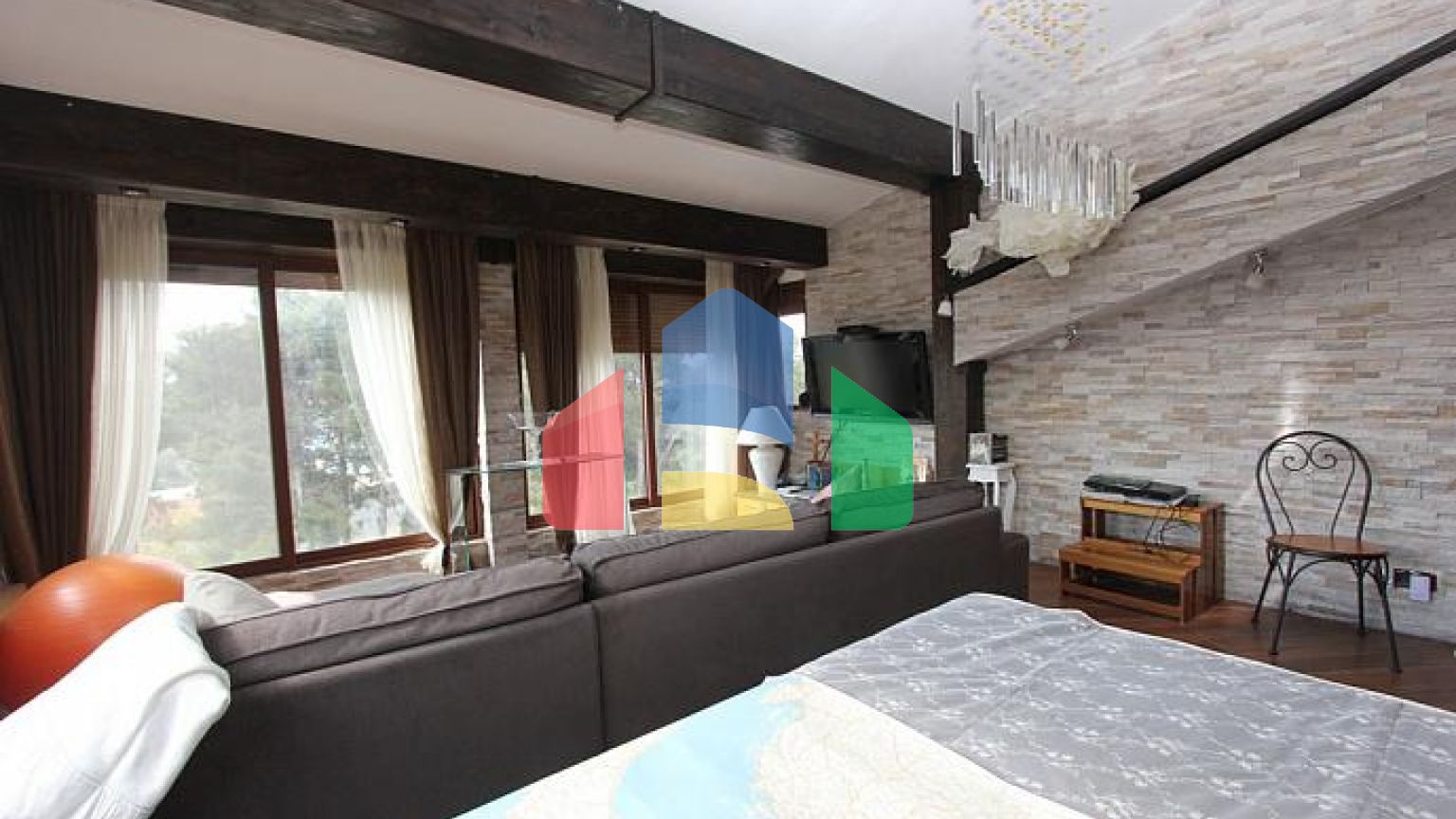 Вилла с видом на море и горы в Баре