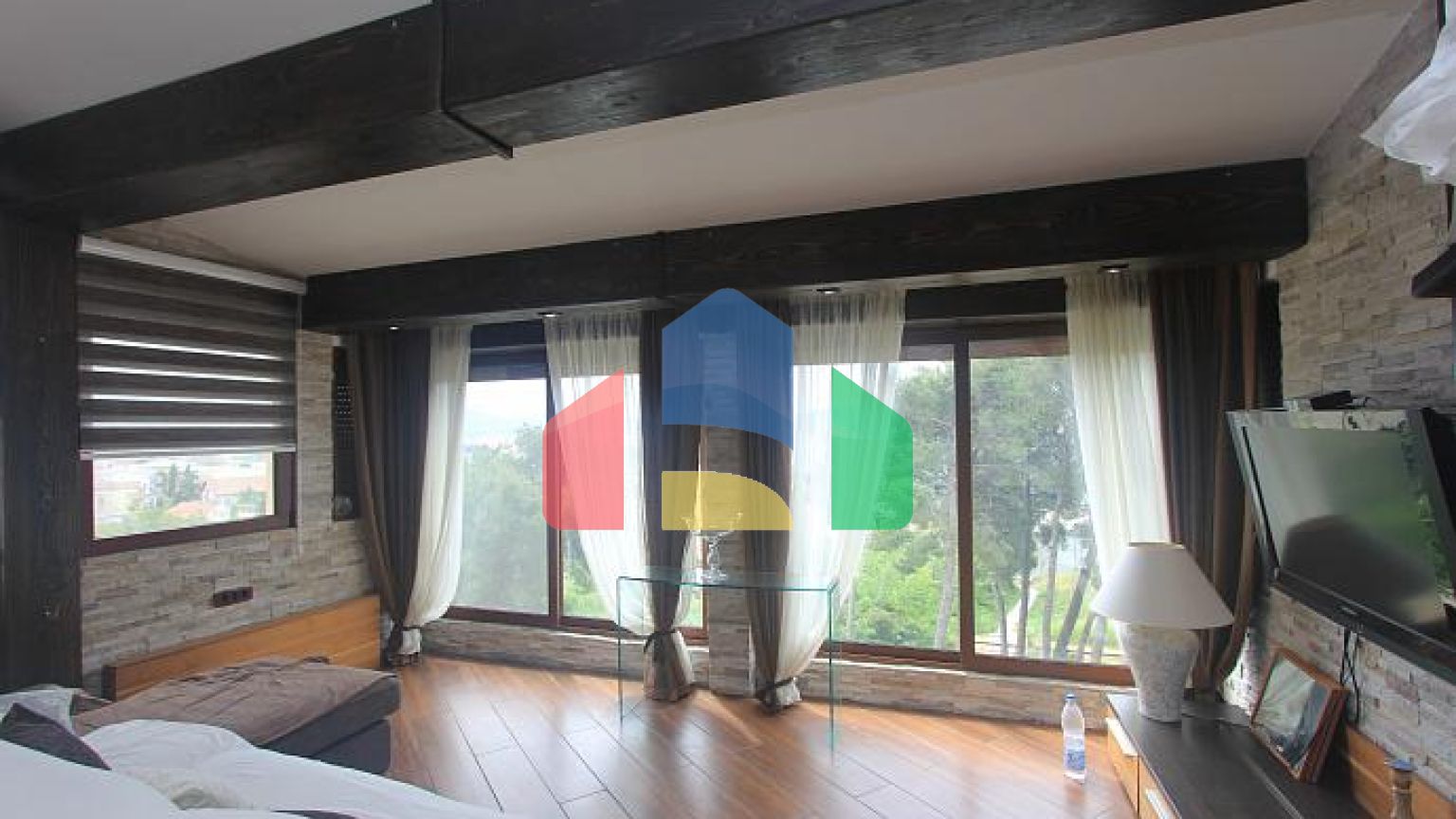 Вилла с видом на море и горы в Баре