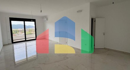 Светлая Двухкомнатная Квартира в Баре