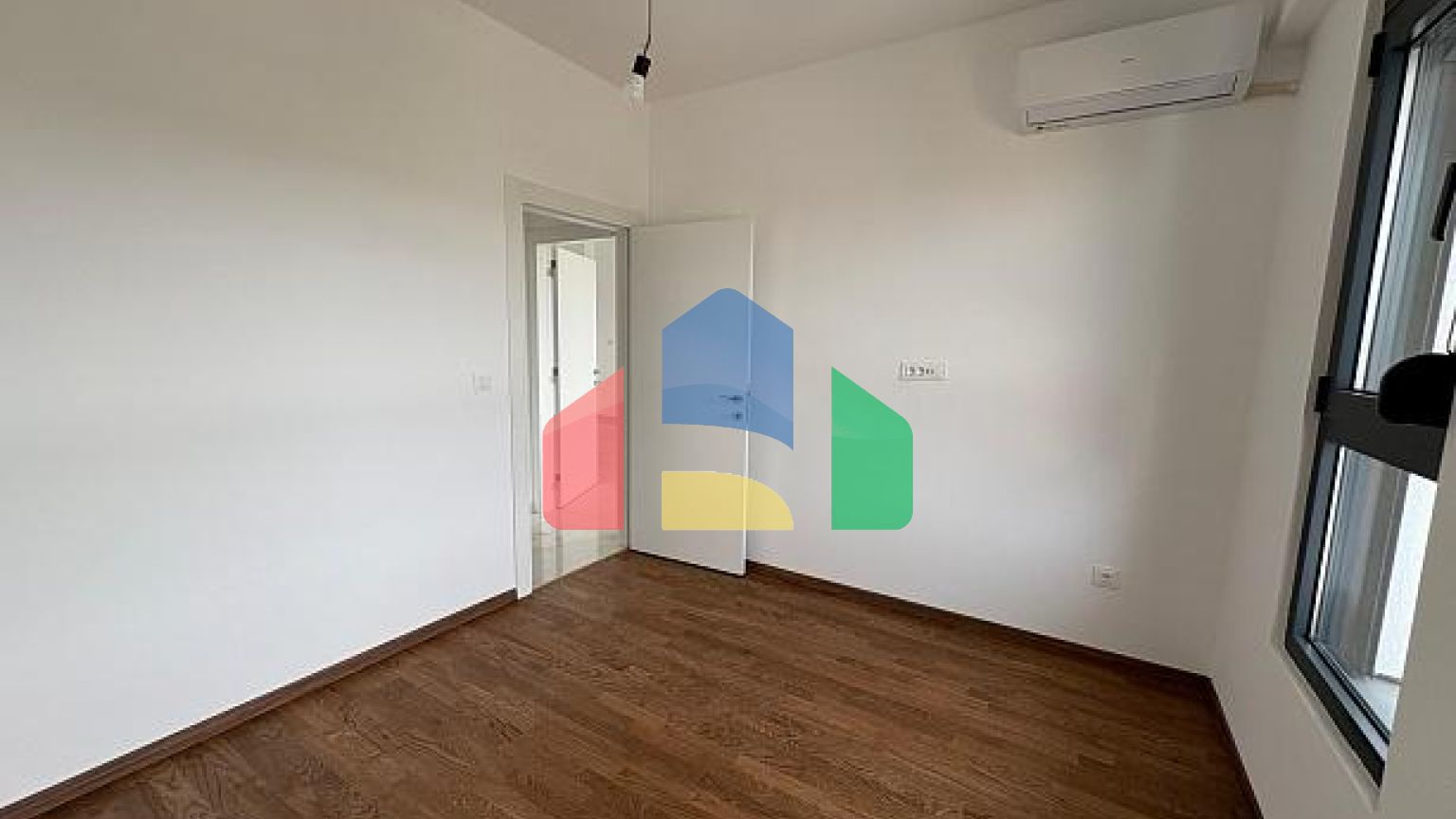 Светлая Двухкомнатная Квартира в Баре