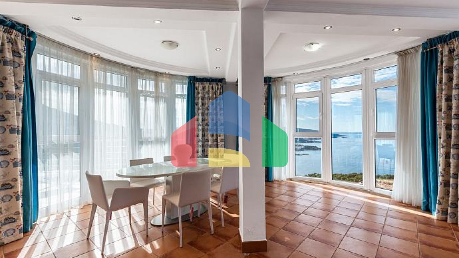 Вилла класса люкс в Баре