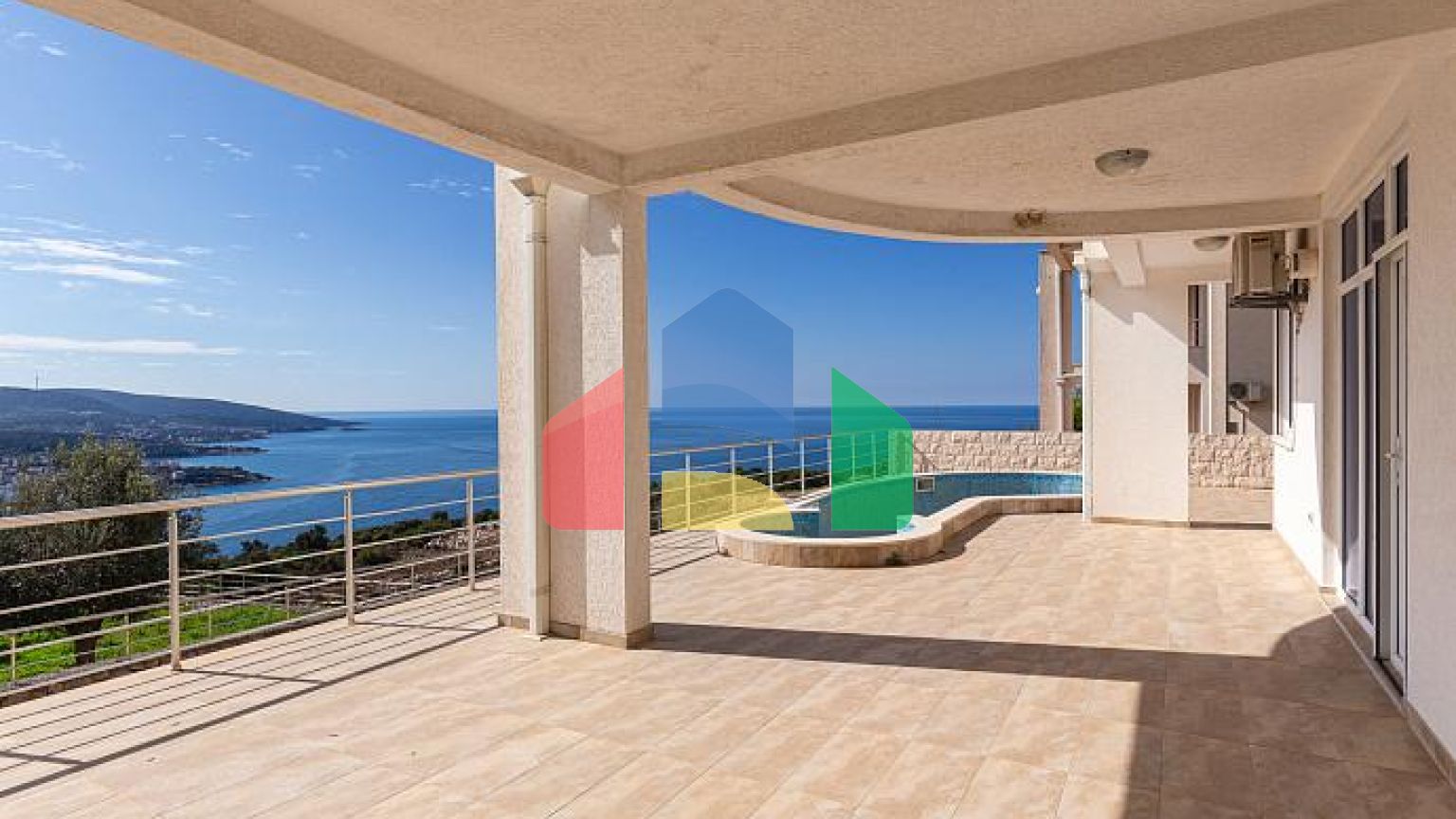 Вилла класса люкс в Баре