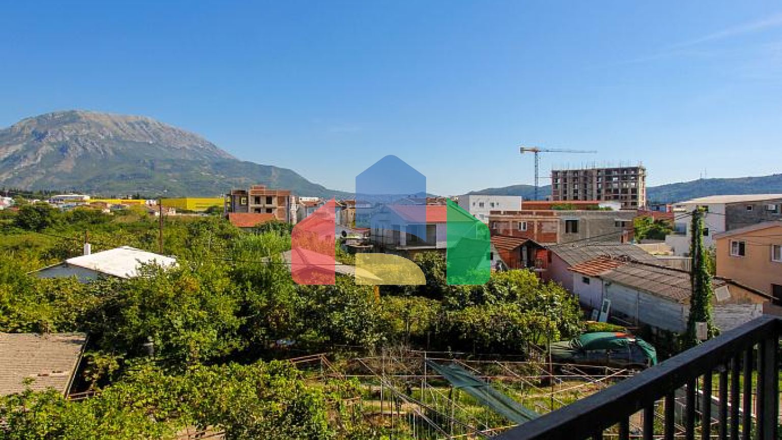 Квартиры с 2 спальнями в очаровательном 3-этажном доме в Баре