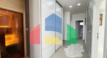 Квартира 144м2 с двумя спальными комнатами и видом на море в Баре