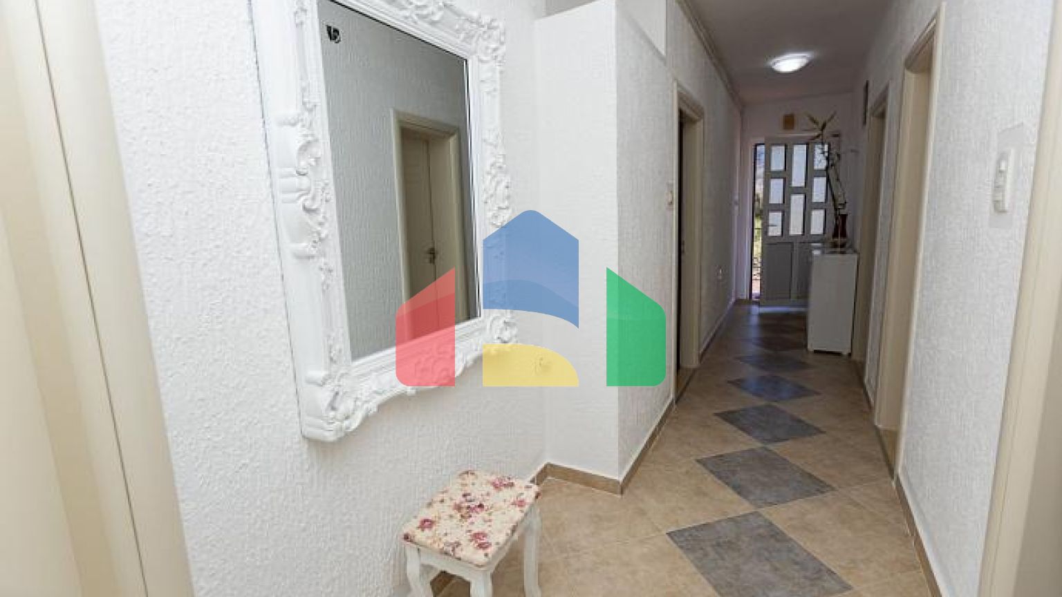 Просторный дом в Баре