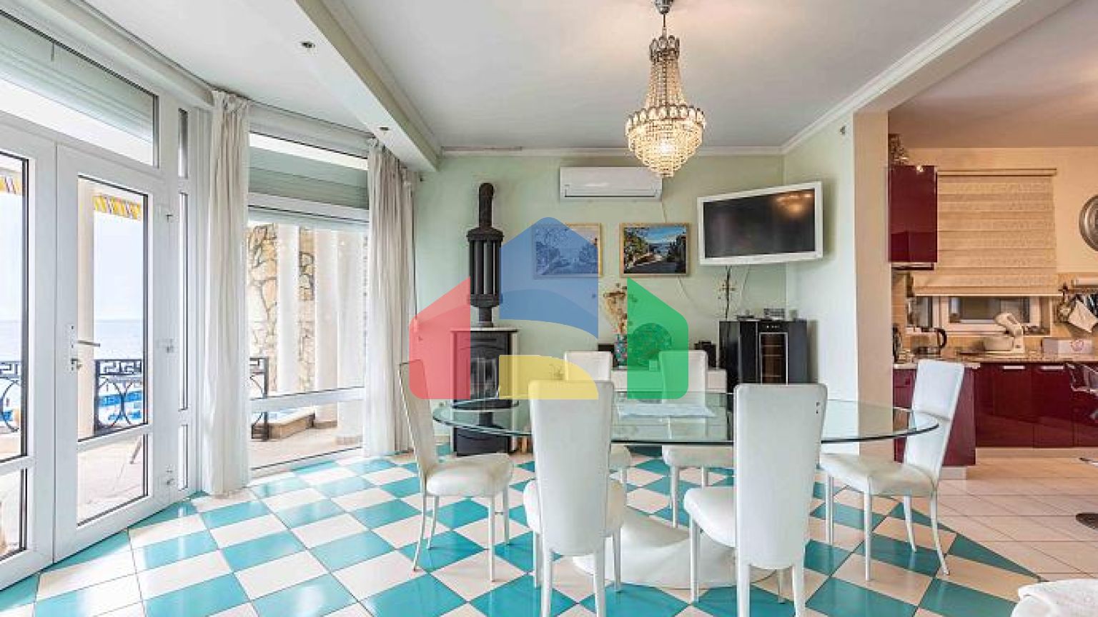 Люкс вилла с бассейном в Утехе