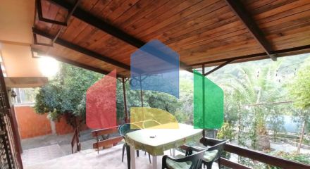 Дом с гаражом и просторной террасой в Джурмани