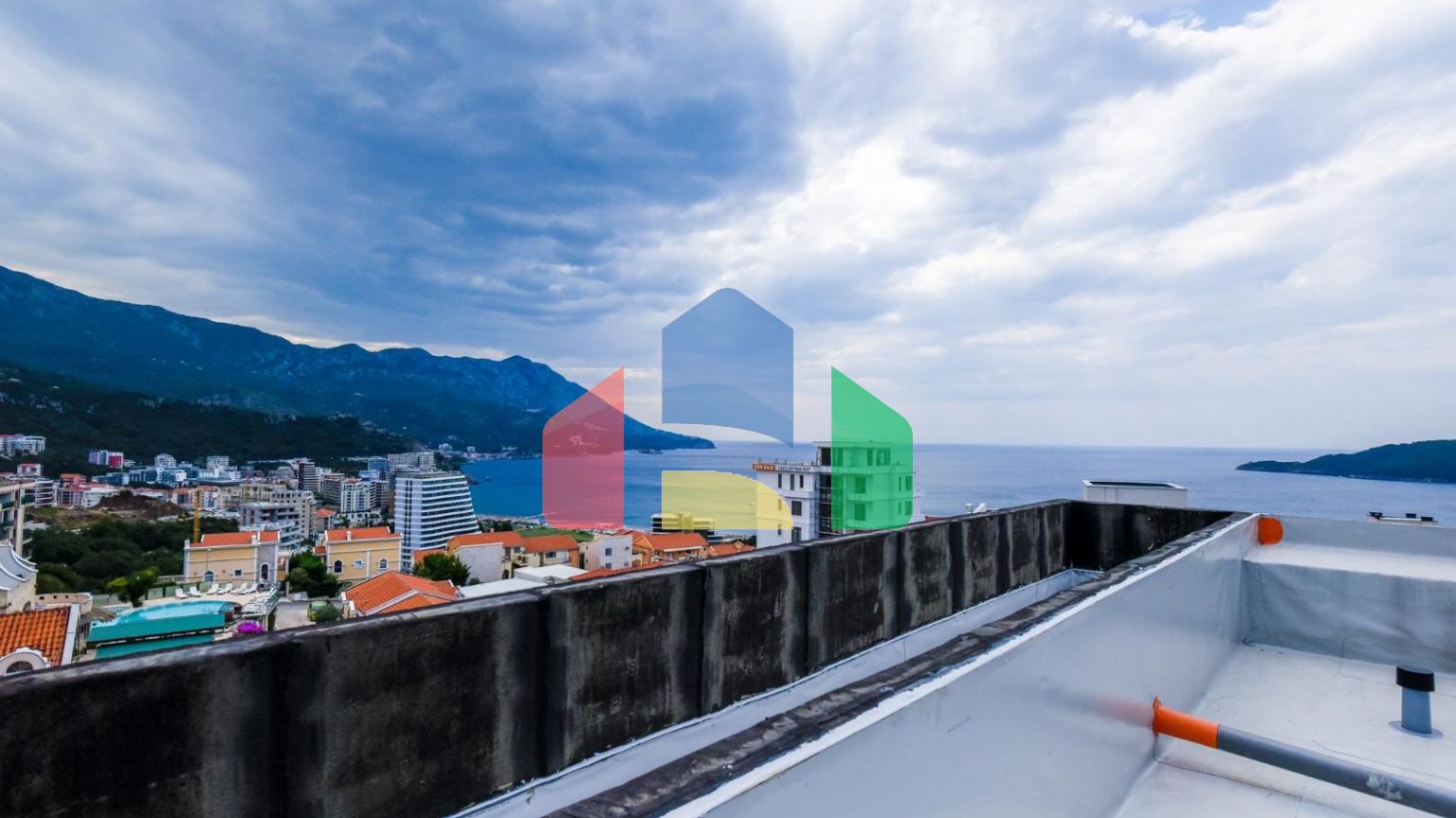 Апартаменты в Бечичи в комплексе Vuelo Sobre Becici