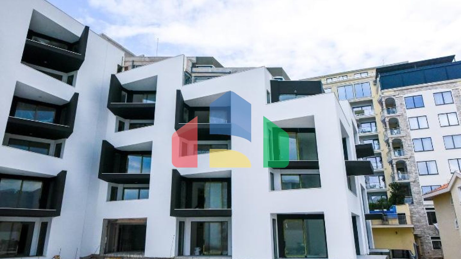 Апартаменты в Бечичи в комплексе Vuelo Sobre Becici