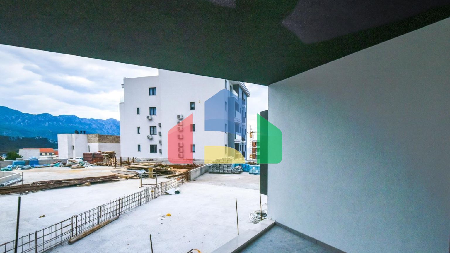 Апартаменты в Бечичи в комплексе Vuelo Sobre Becici