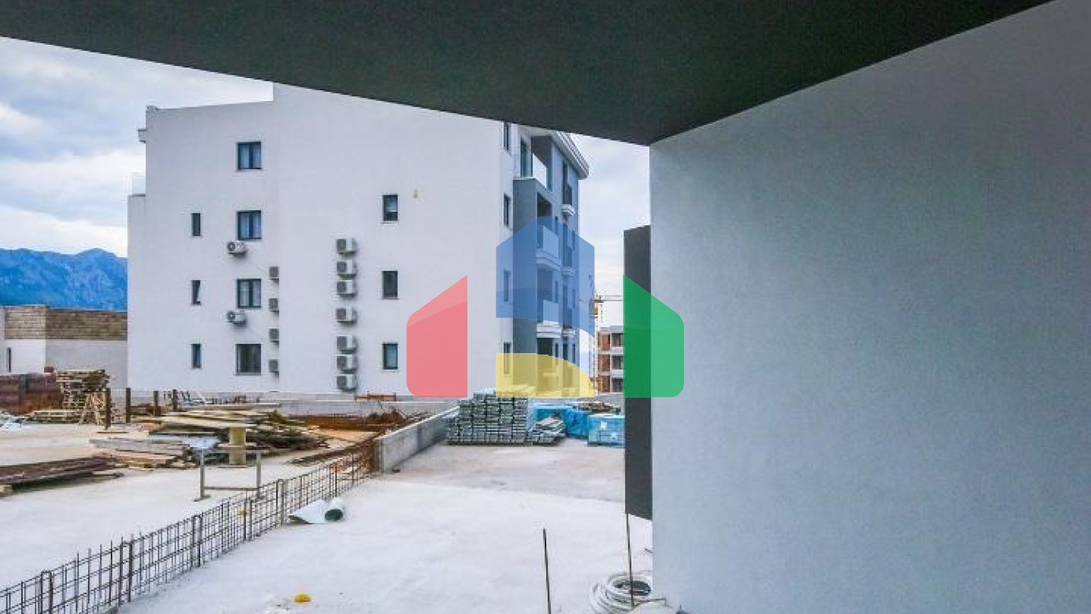 Апартаменты в Бечичи в комплексе Vuelo Sobre Becici