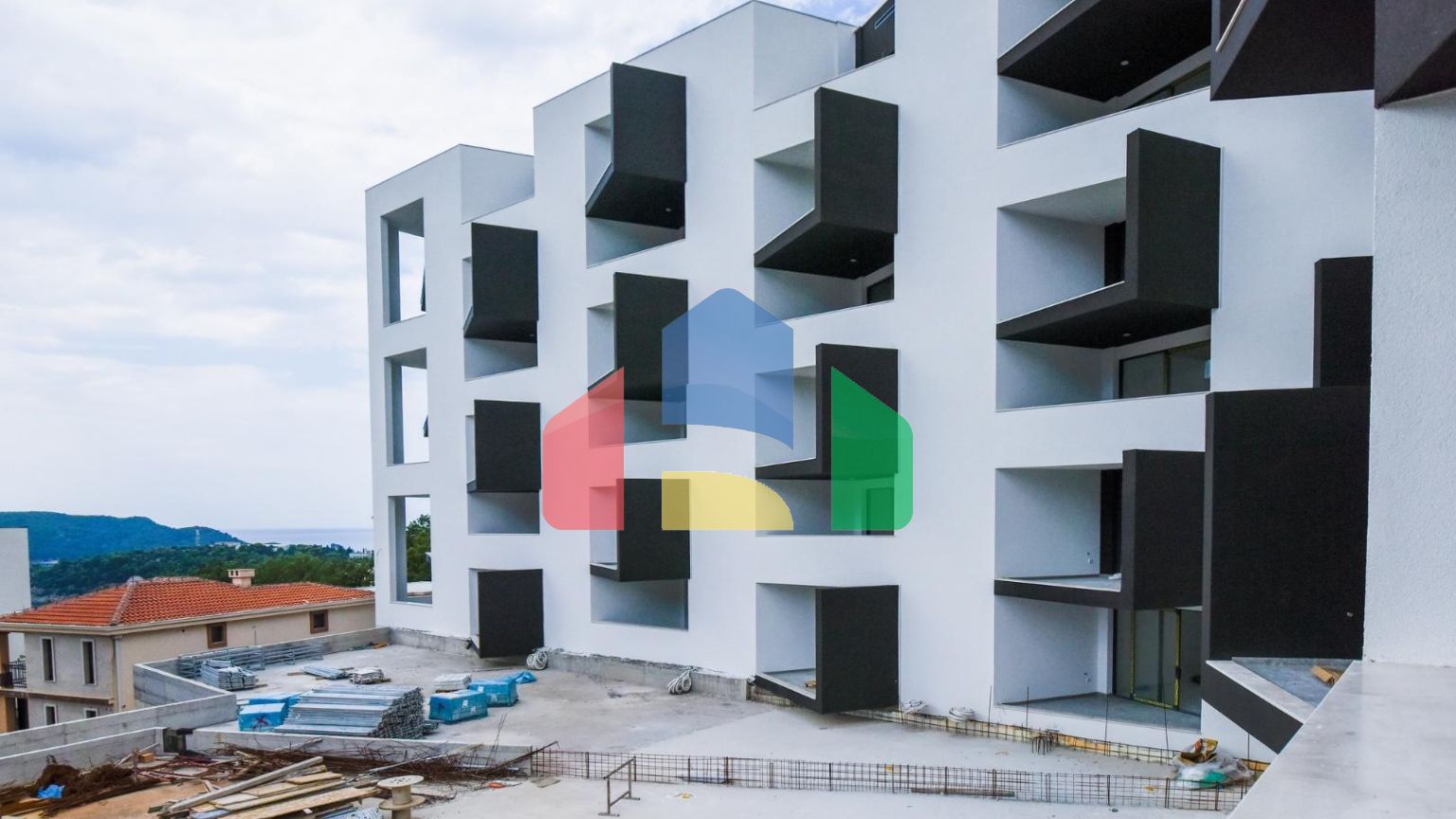 Апартаменты в Бечичи в комплексе Vuelo Sobre Becici