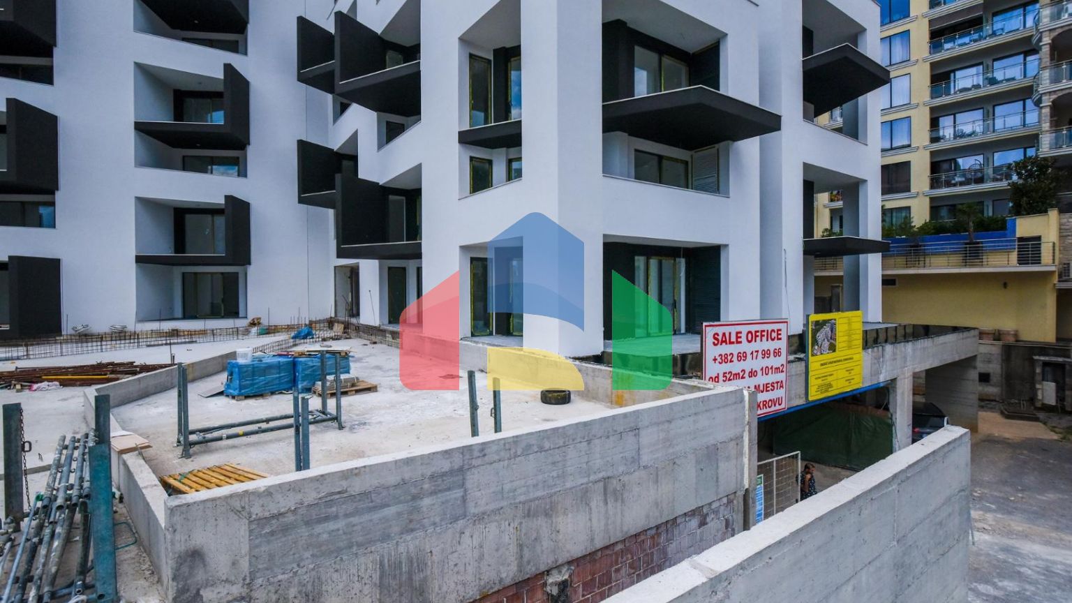 Апартаменты в Бечичи в комплексе Vuelo Sobre Becici