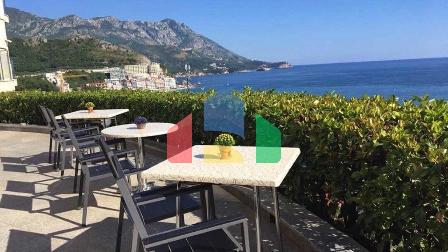 Просторная квартира-студия в жилом комплексе премиум класса рядом с пляжем