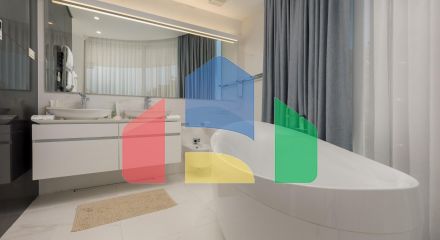 Luxury penthouse at Villa 5A5