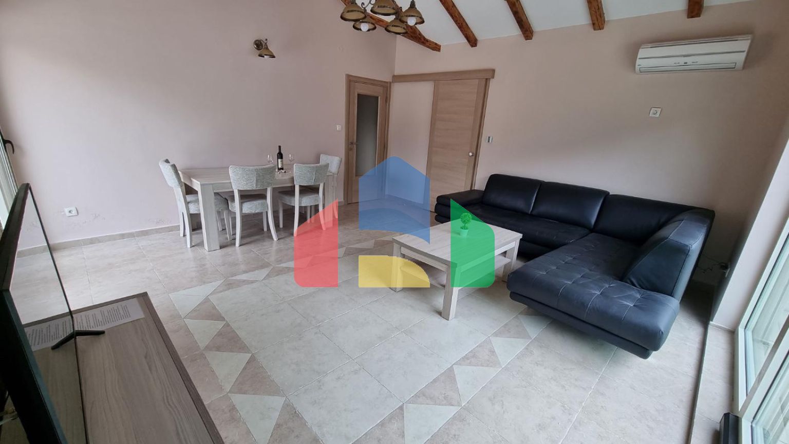 Просторная квартира в хорошей локации полностью меблированная в Бечичи