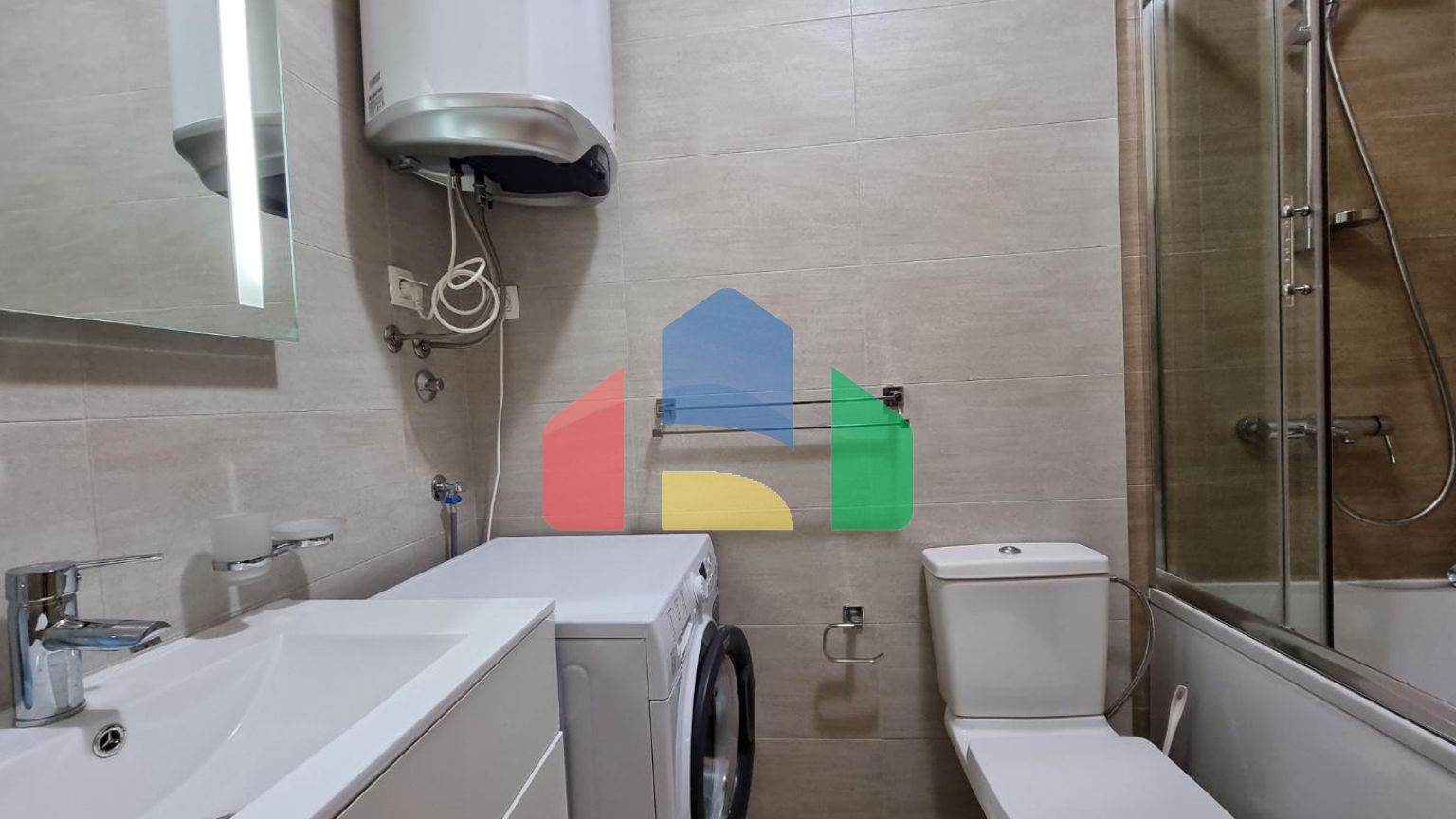 Просторная квартира в хорошей локации полностью меблированная в Бечичи