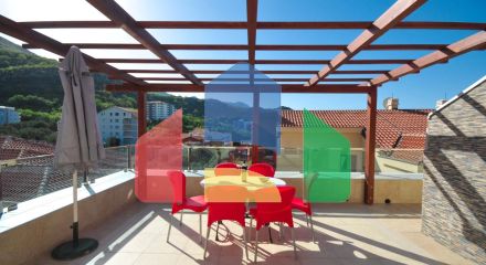 Просторная квартира в хорошей локации полностью меблированная в Бечичи