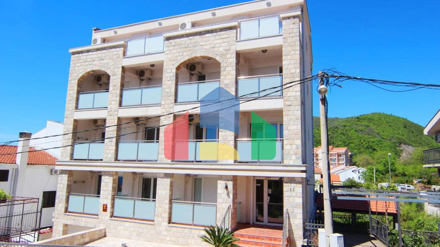 Отель в Бечичи 17 апартаментов