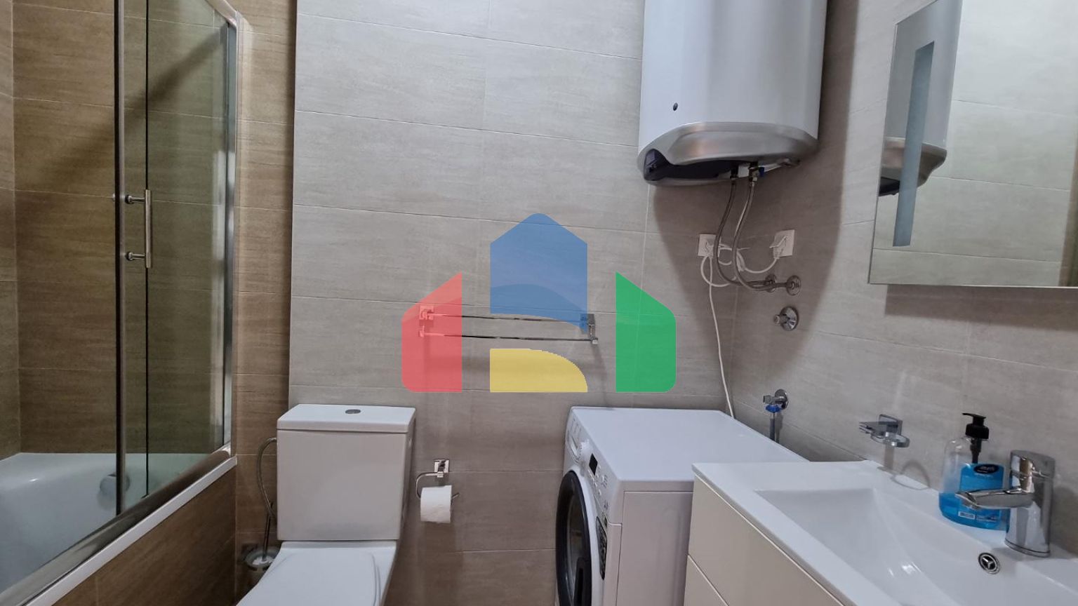 Просторная квартира в хорошей локации  в Бечичи