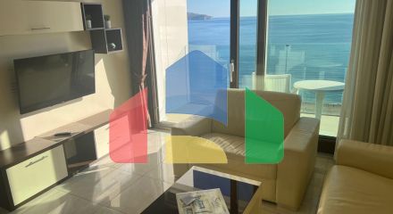 Luxury apartment with 1 bedroom on the 1st line of the sea