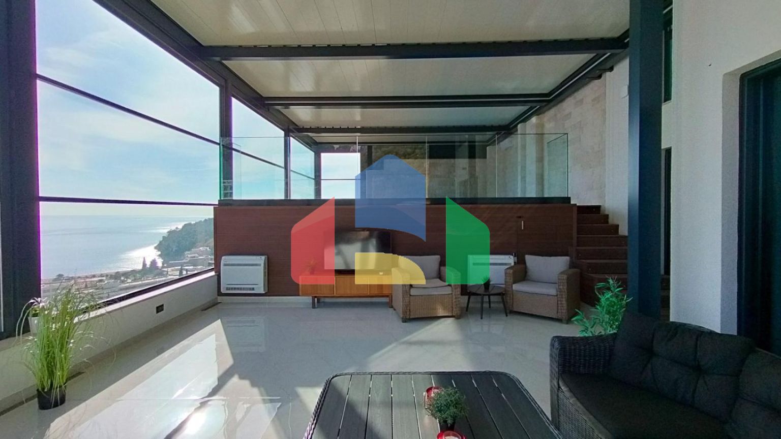 Роскошный двухэтажный пентхаус в Бечичи