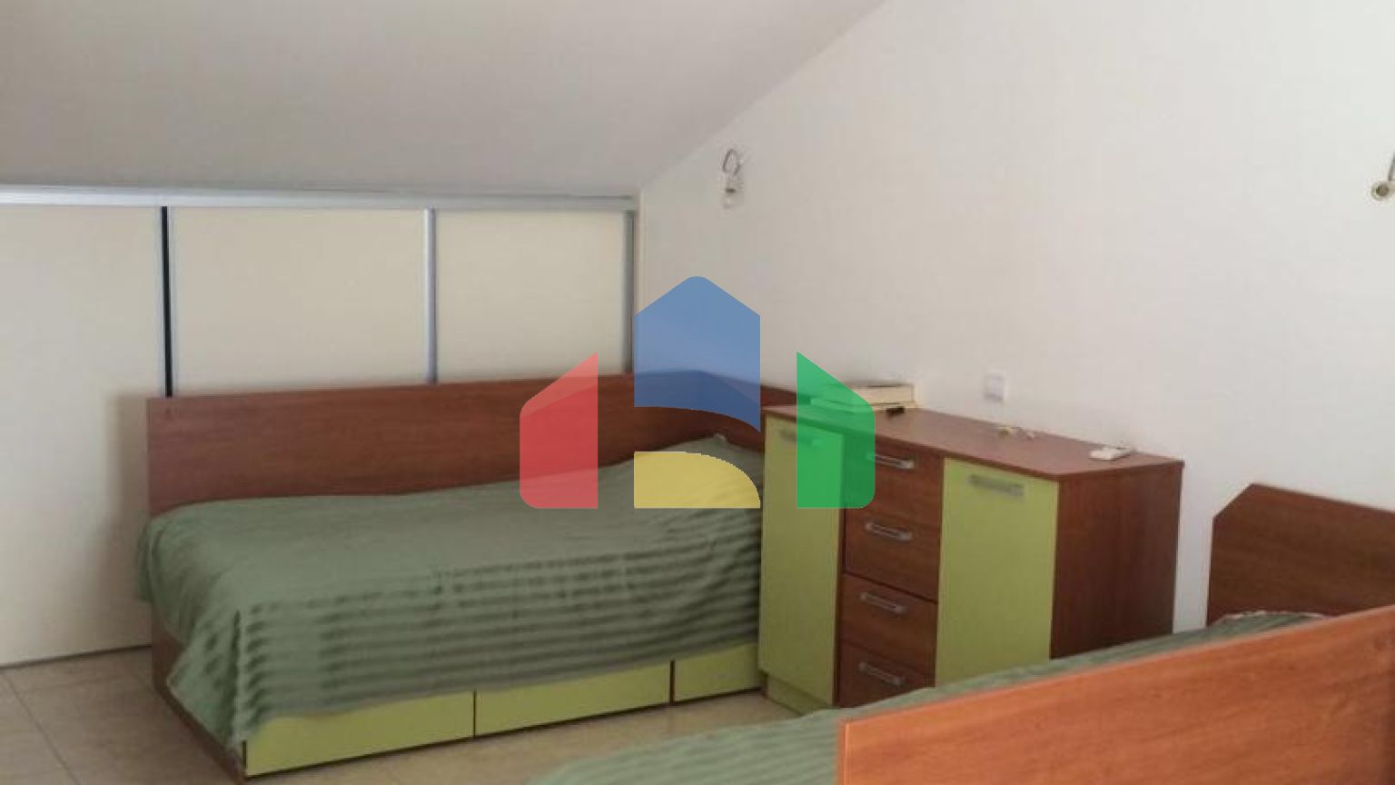 Четырехкомнатная квартира в новом доме с гаражом