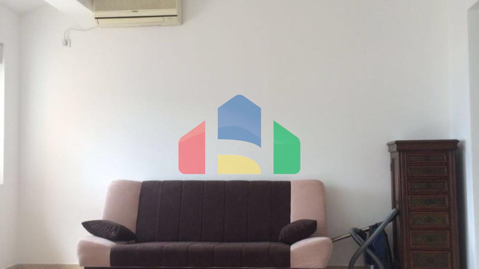 Четырехкомнатная квартира в новом доме с гаражом