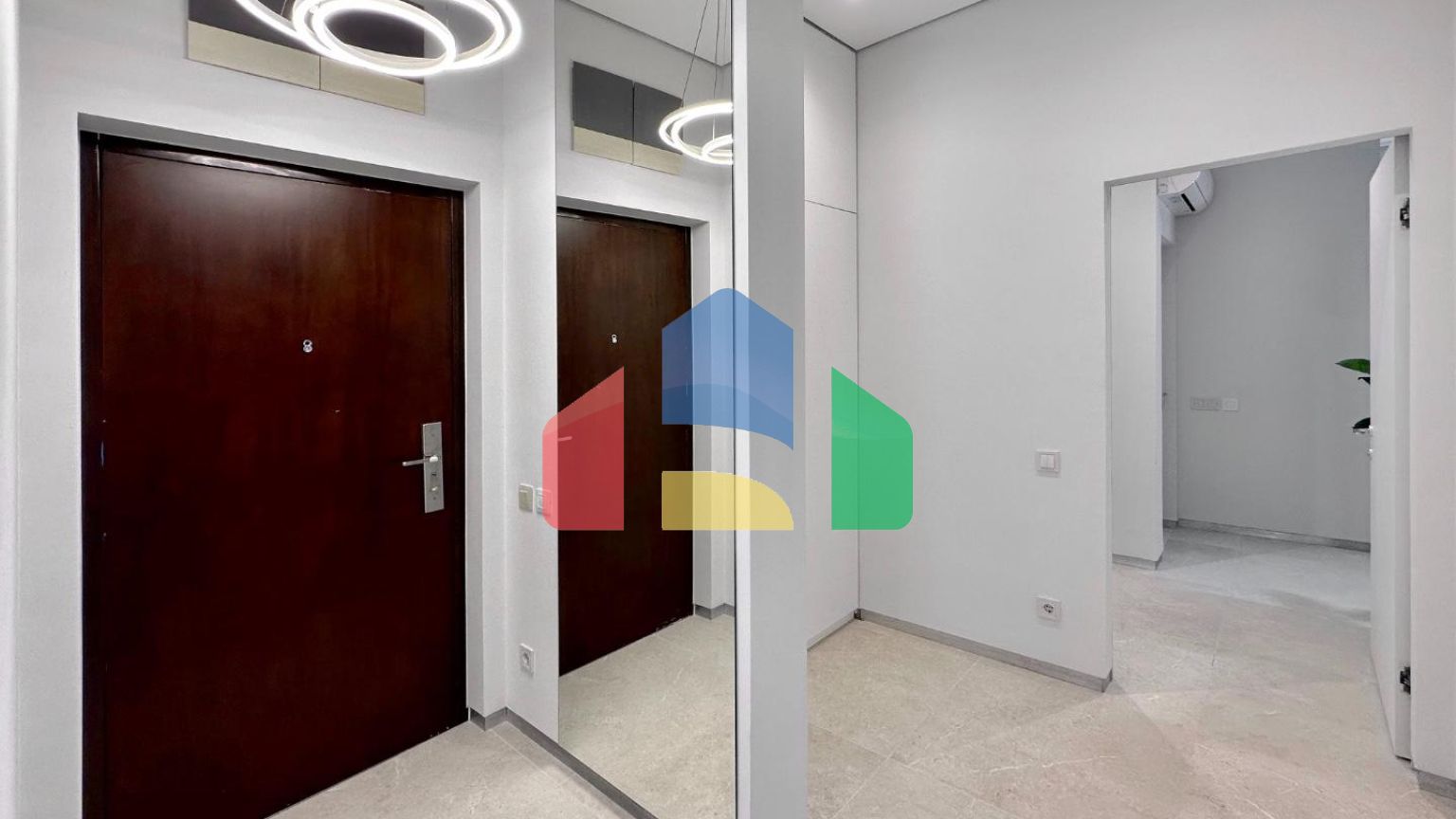 Премиум квартира в жилом комплексе с бассейном расположенная в Бечичи, пригород Будвы.