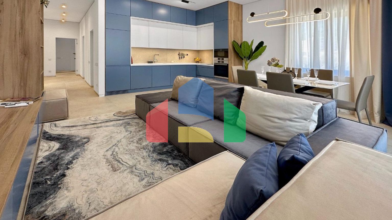 Премиум квартира в жилом комплексе с бассейном расположенная в Бечичи, пригород Будвы.