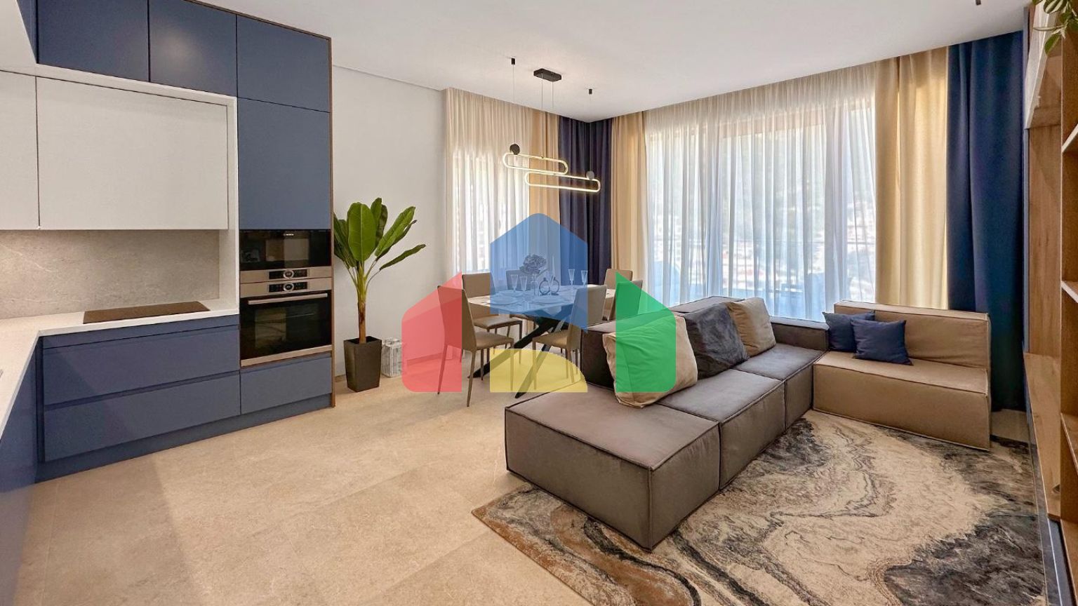 Премиум квартира в жилом комплексе с бассейном расположенная в Бечичи, пригород Будвы.