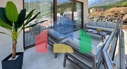 Премиум квартира в жилом комплексе с бассейном расположенная в Бечичи, пригород Будвы.