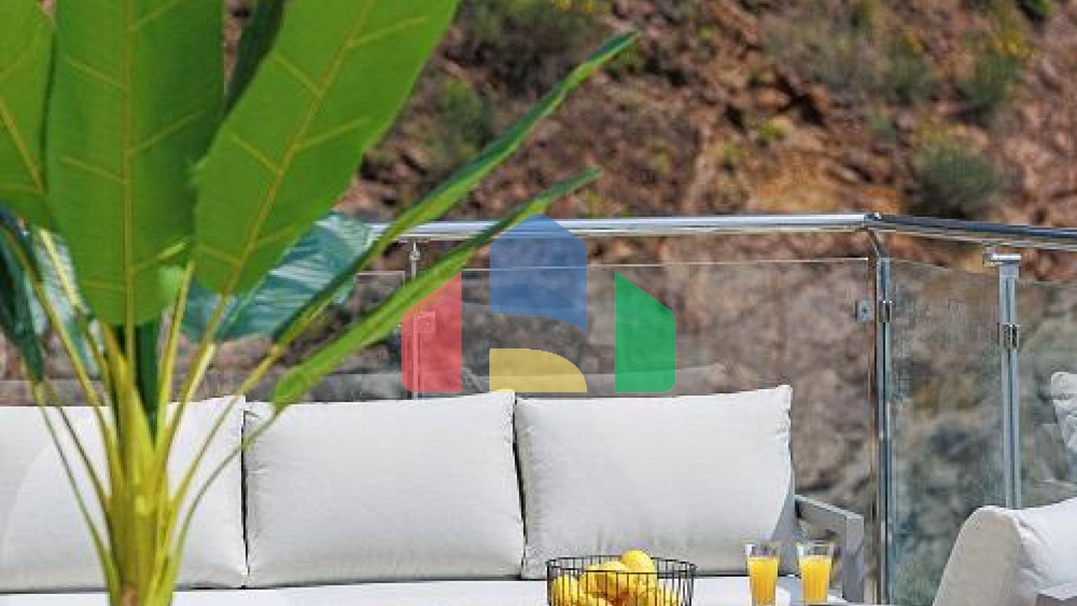 Премиум квартира в жилом комплексе с бассейном расположенная в Бечичи, пригород Будвы.