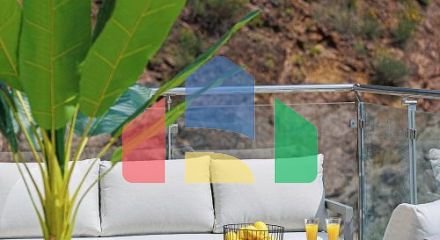 Премиум квартира в жилом комплексе с бассейном расположенная в Бечичи, пригород Будвы.