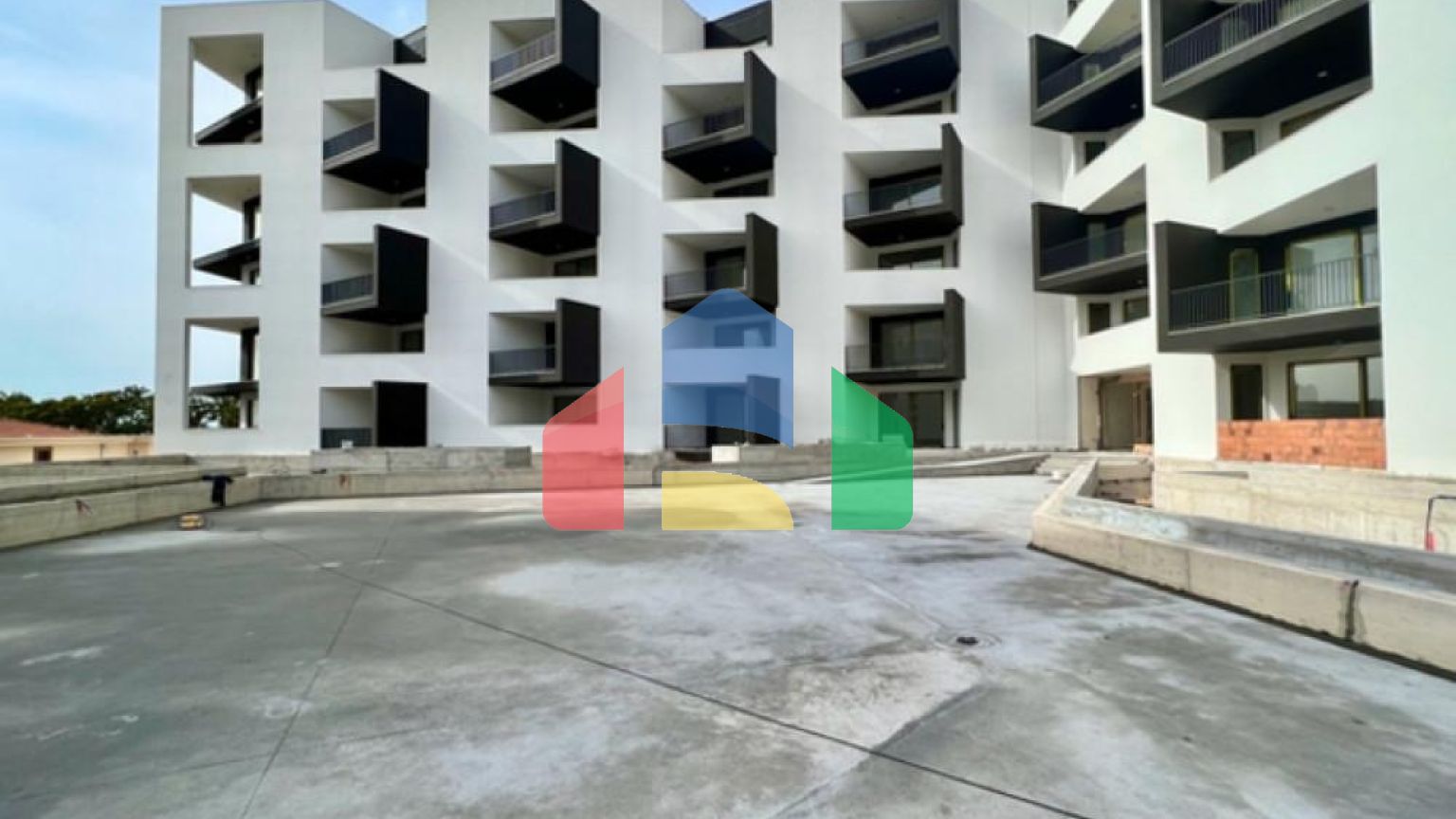 Будванская ривьера, район Бечичи. Новый жилой комплекс в популярном районе.