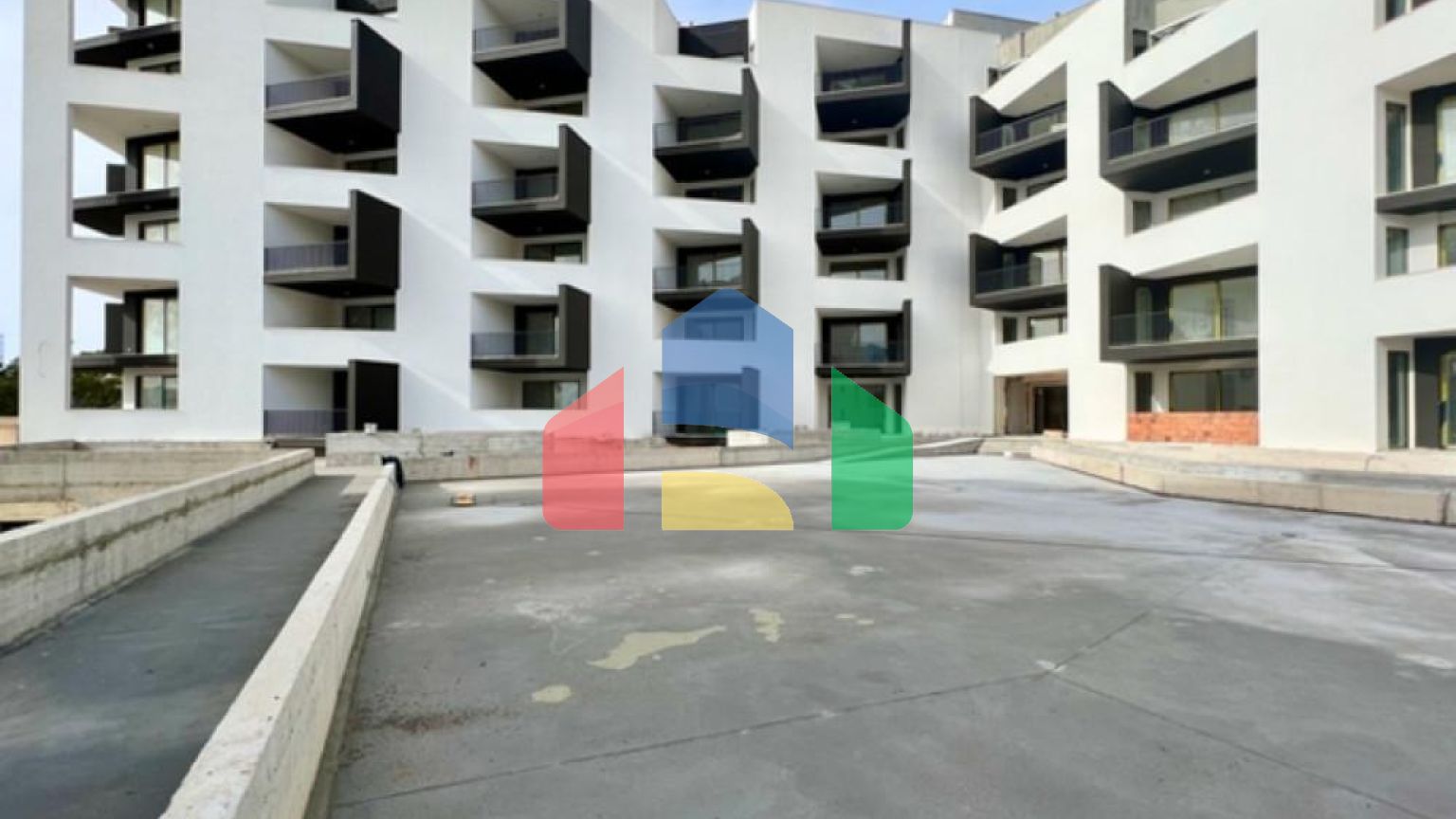 Будванская ривьера, район Бечичи. Новый жилой комплекс в популярном районе.