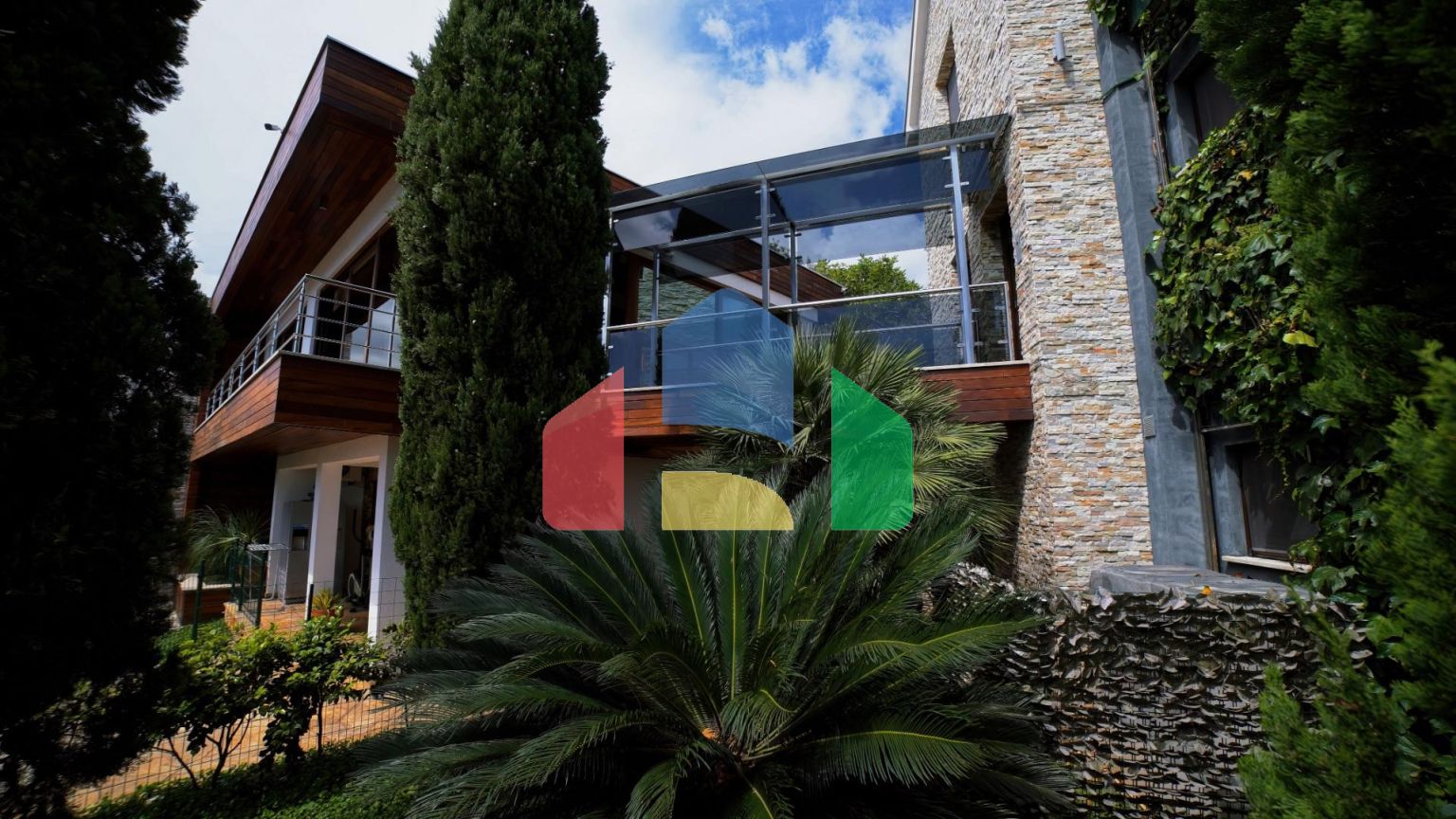 Уникальный жилой комплекс в поселке Ивановичи (Бечичи).